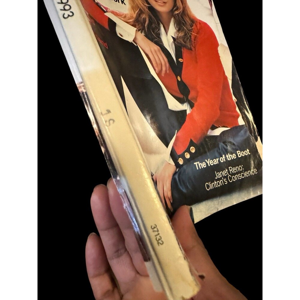 Vintage Vogue Magazine august 1993 cindy crawford cover - Picture 5 of 15